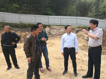 集團(tuán)公司工會(huì)主席陳亞平赴金寨縣水坪村村民文化中心項(xiàng)目調(diào)研慰問